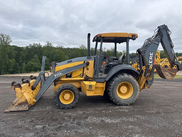 2016-deere-310l-image-2