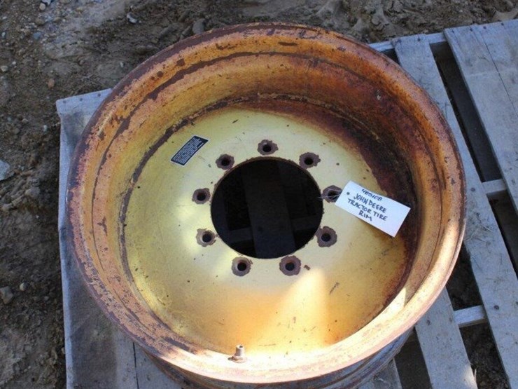 john-deere-tractor-tire-rim-image-4