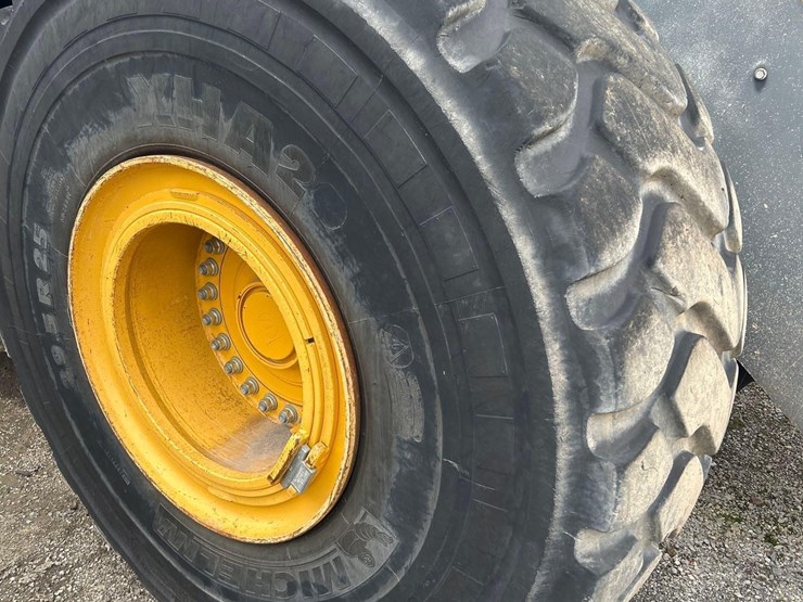 2024-deere-844-p-tier-image-13