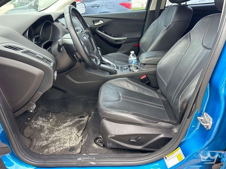 2013-ford-focus-hatchback-image-11