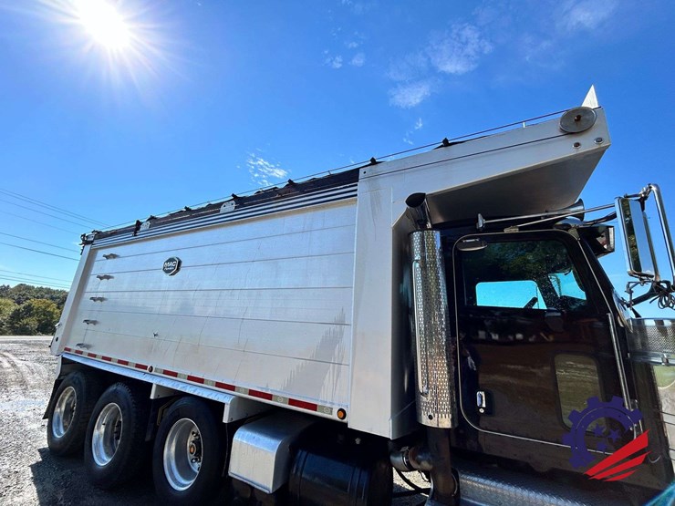 2016-peterbilt-367-image-49