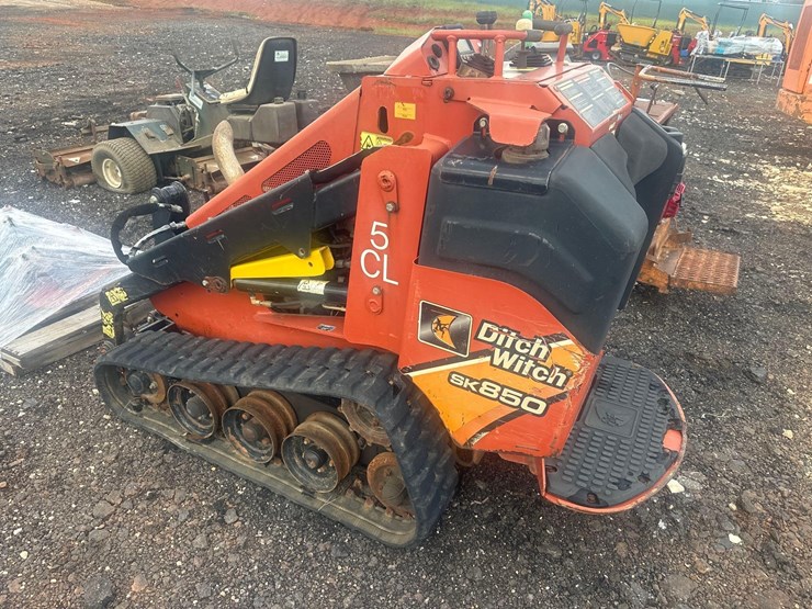 2015-ditch-witch-sk850-image-7