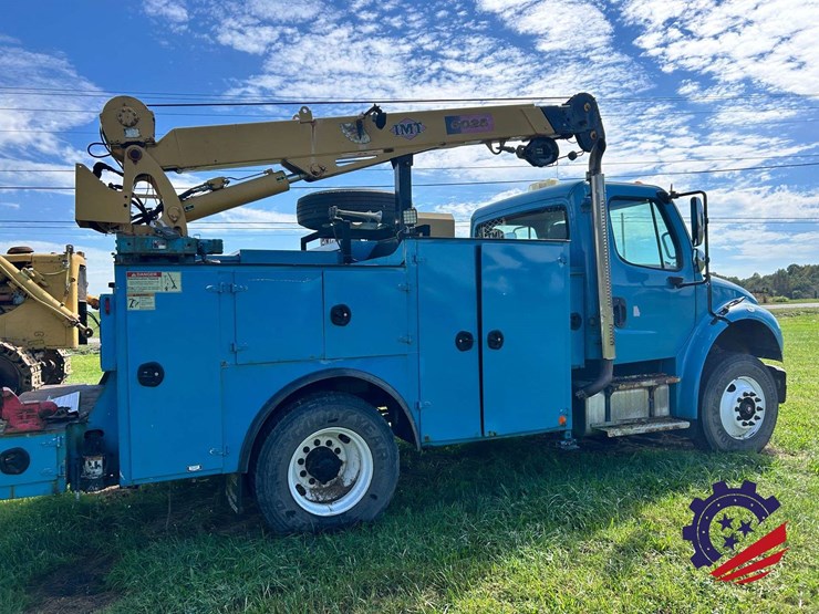 2008-freightliner-m2-106-image-10