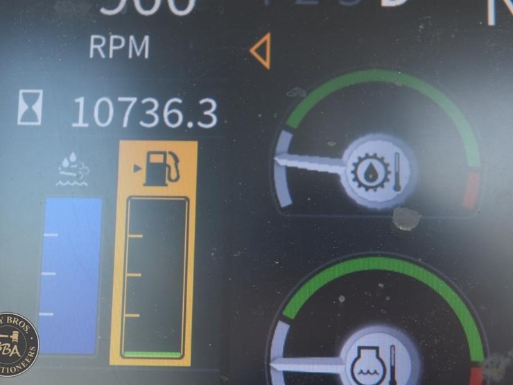 2021-deere-744l-image-63