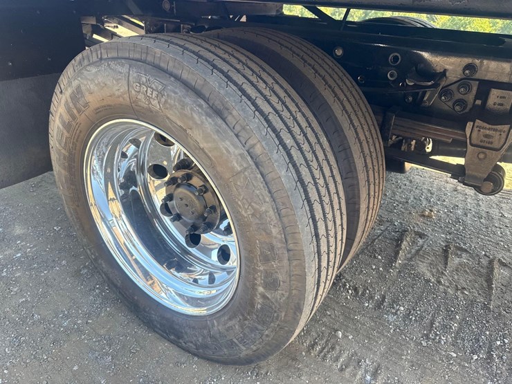 2022-ford-f750-image-27