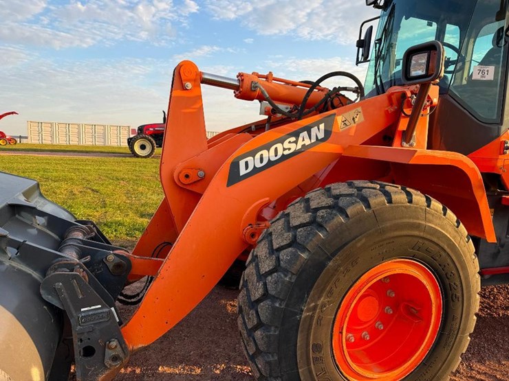 2017-doosan-dl250-5-image-30