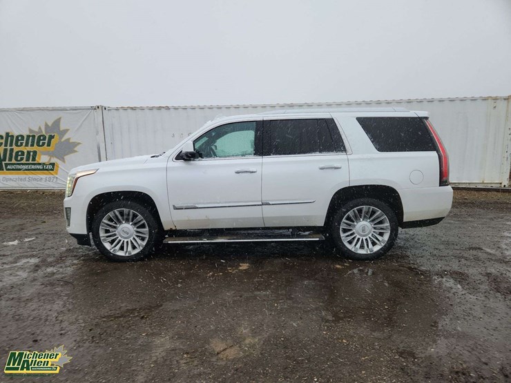 2016-cadillac-escalade-image-24