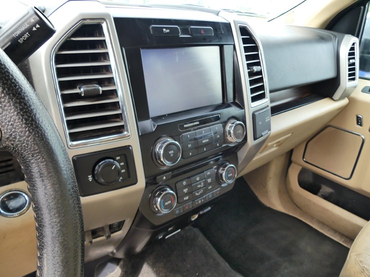 2015-ford-f150-lariat-image-14