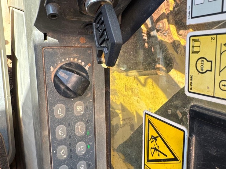 2013-caterpillar-320el-image-30