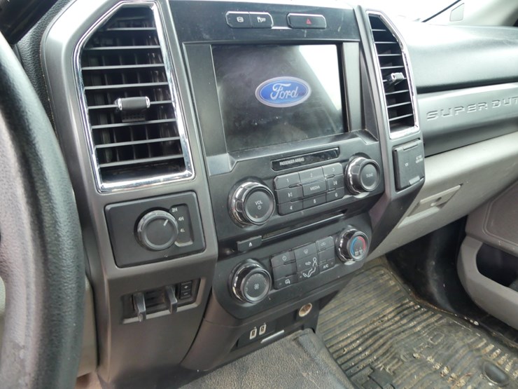 2017-ford-f450-xlt-image-10