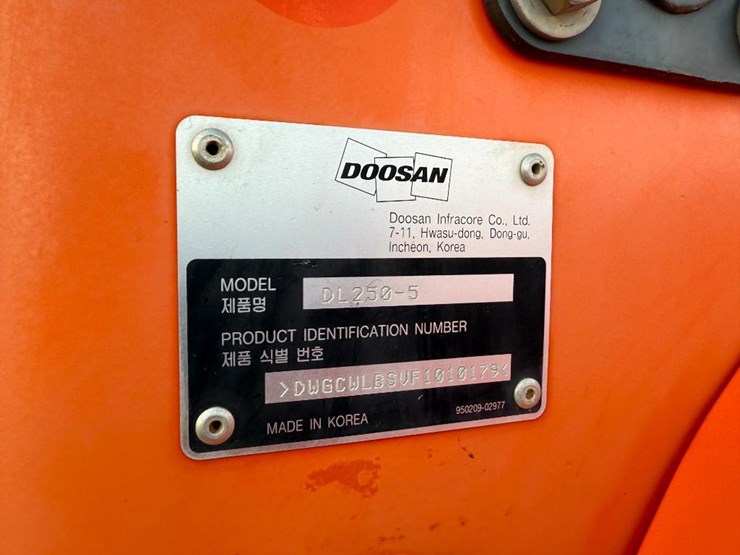 2017-doosan-dl250-5-image-57