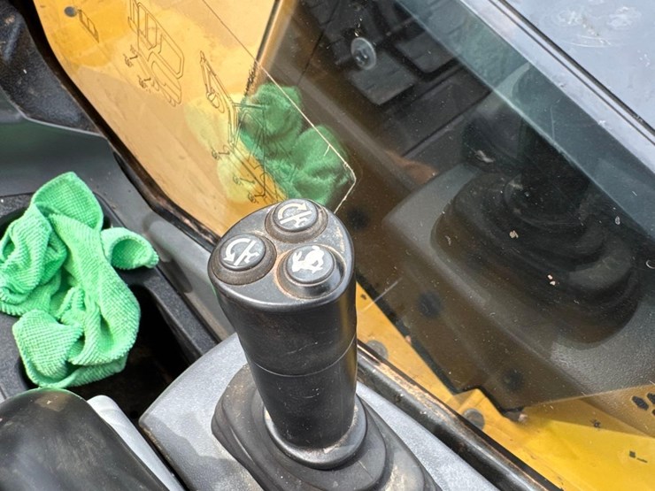 2023-caterpillar-306cr-image-32