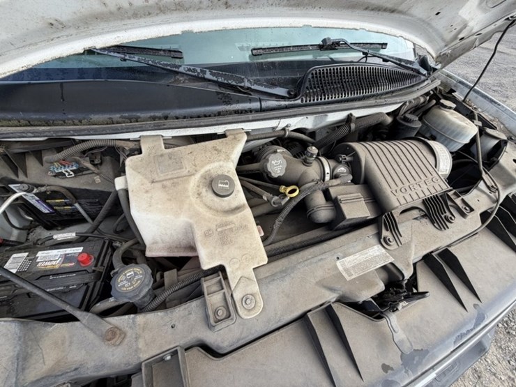2004-chevrolet-express-bucket-van-image-14
