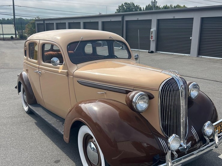 1938-plymouth-4-door-sedan-image-2