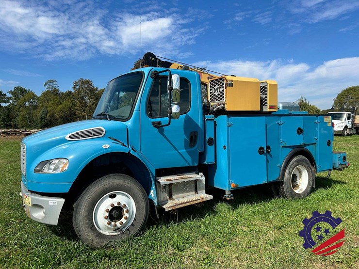 2008-freightliner-m2-106-image-1