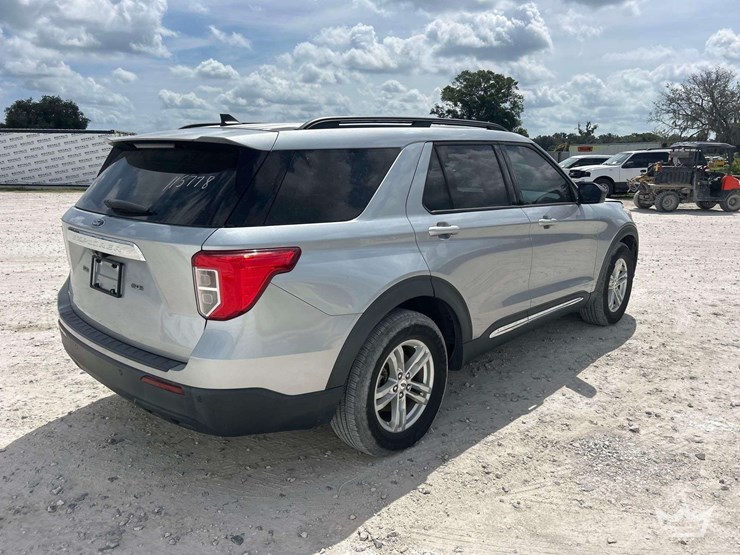 2022-ford-explorer-image-3