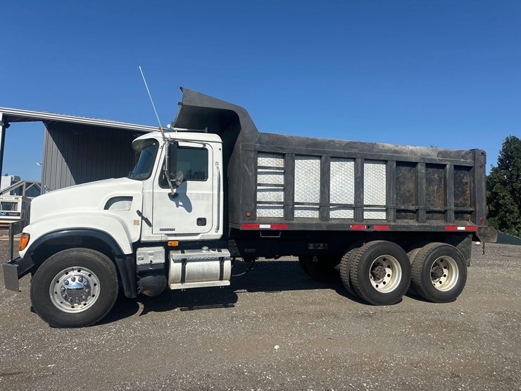 2003-mack-granite-cv713-image-2