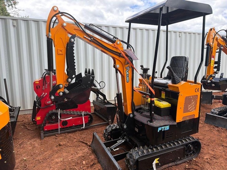 2026-future-15-mini-excavator-image-1