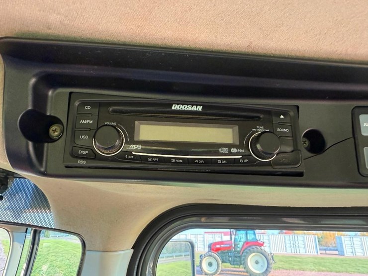 2017-doosan-dl250-5-image-53