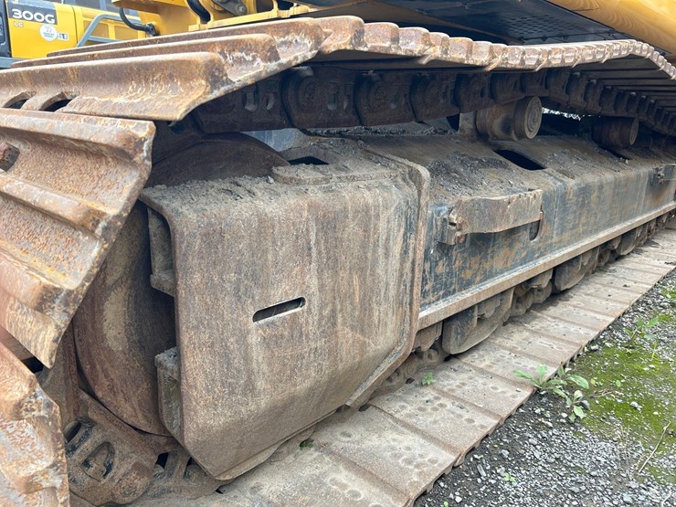 2024-john-deere-350-image-56