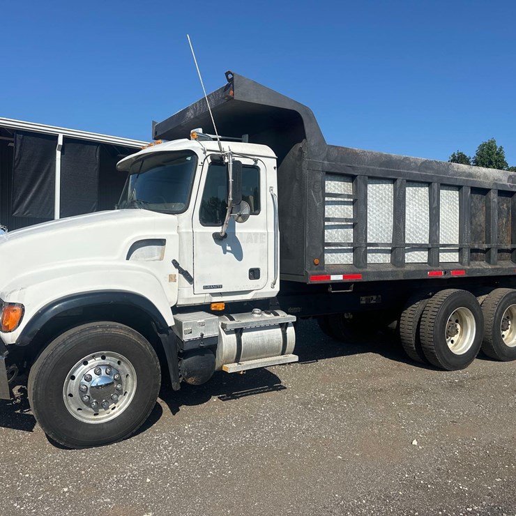2003 MACK GRANITE CV713