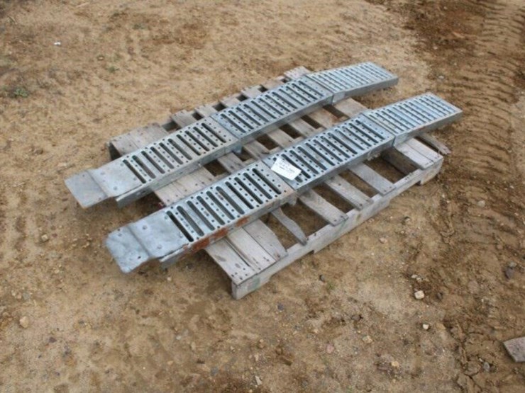 set-of-tri-folding-ramps-71"x9"-image-1