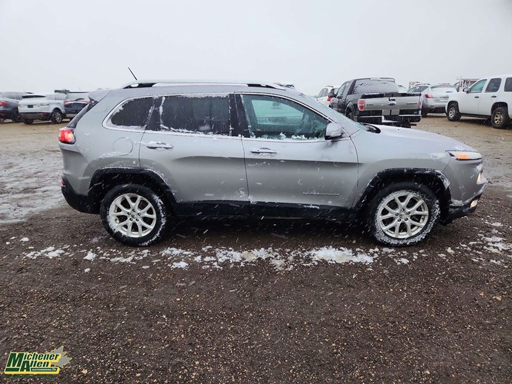 2015-jeep-cherokee-image-27