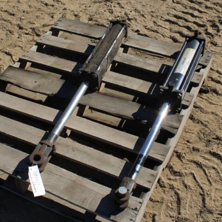 (2) Hydraulic Cylinders
