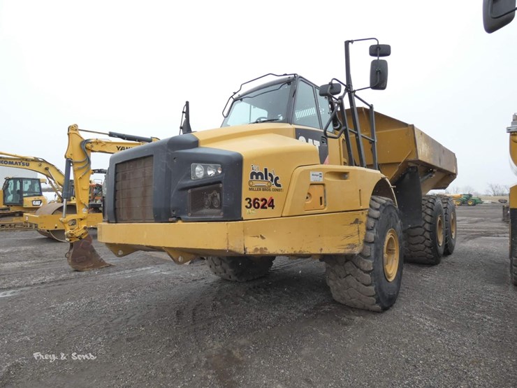 2013-caterpillar-740b-image-1