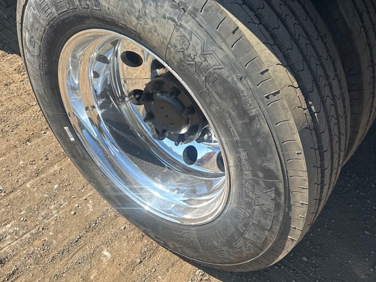 2022-ford-f750-image-31