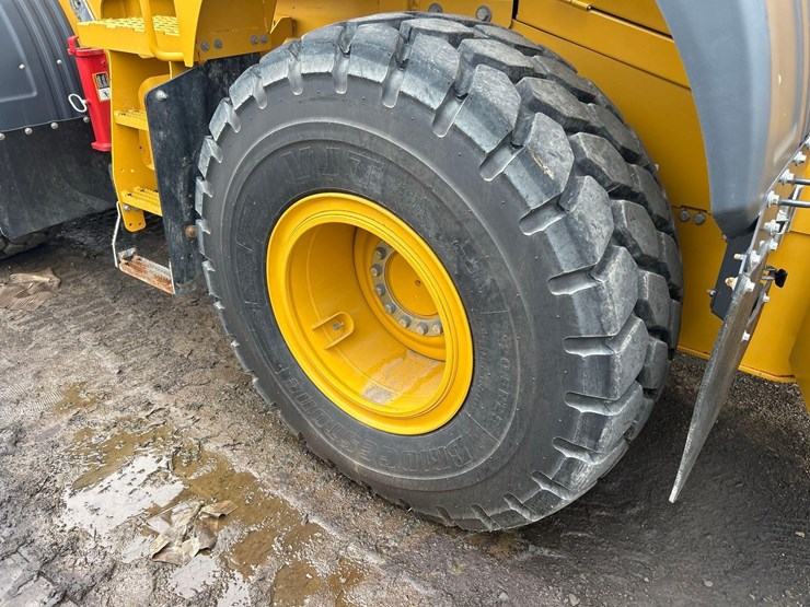 2024-john-deere-624-image-55