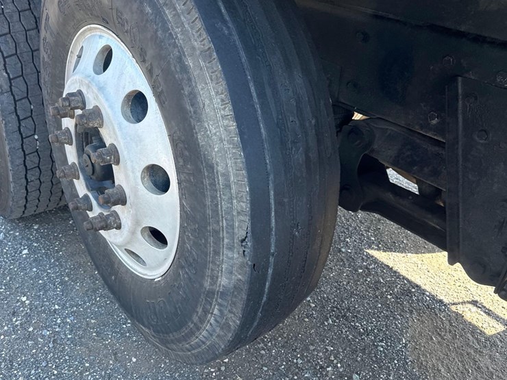 2016-kenworth-t800-image-12