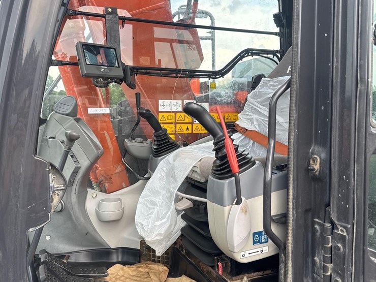 2021-hitachi-zx135us-6-image-30