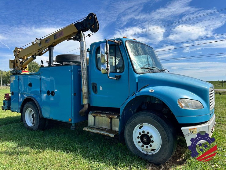 2008-freightliner-m2-106-image-8