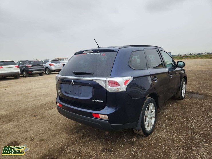 2014-mitsubishi-outlander-image-28
