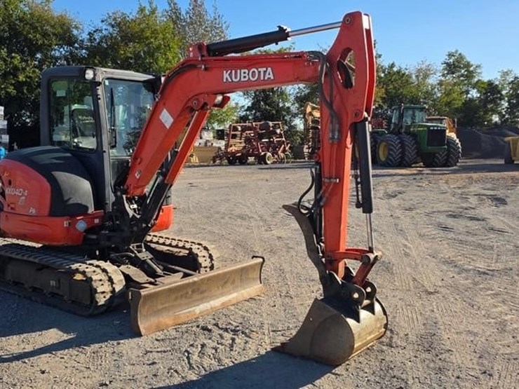 2017-kubota-kx040-4-image-2