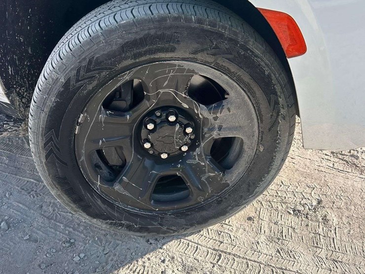 2022-chevrolet-silverado-4x4-crew-cab-pickup-truck-image-29