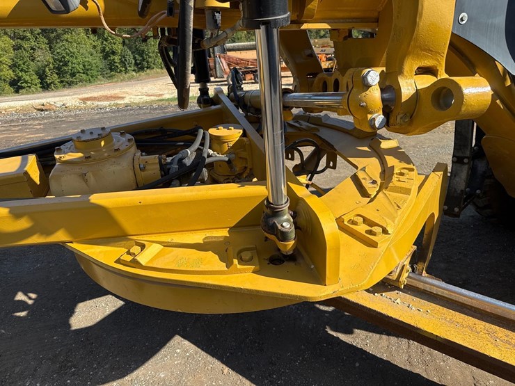 2011-caterpillar-140m2-vhp-plus-image-12