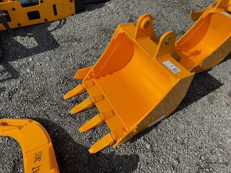 caterpillar-305-image-1