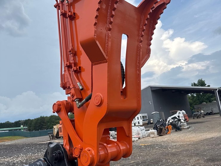 2021-hitachi-zx135us-6-image-14
