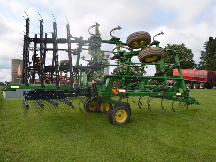 john-deere-2210l-image-9