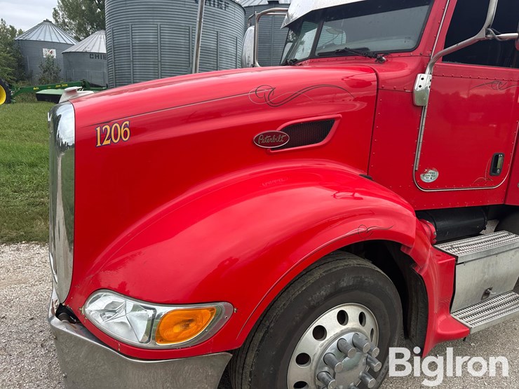 2012-peterbilt-386-image-11