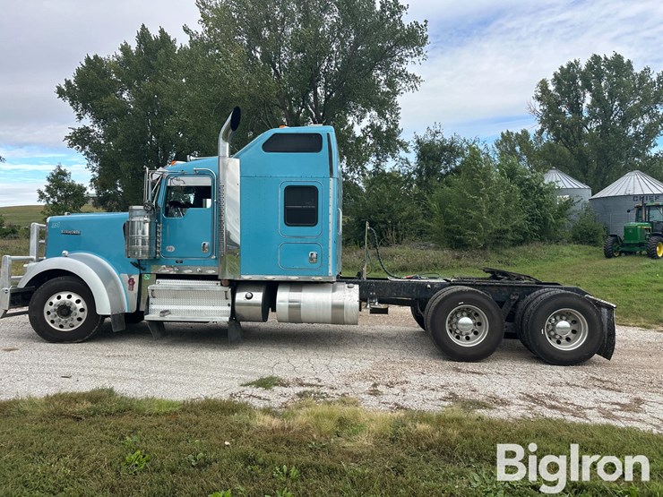 2018-kenworth-w900-image-8