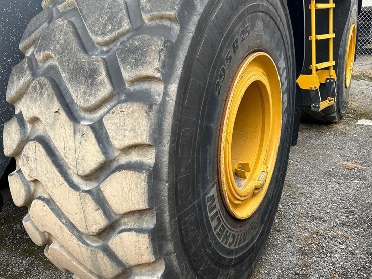 2024-deere-844-p-tier-image-17