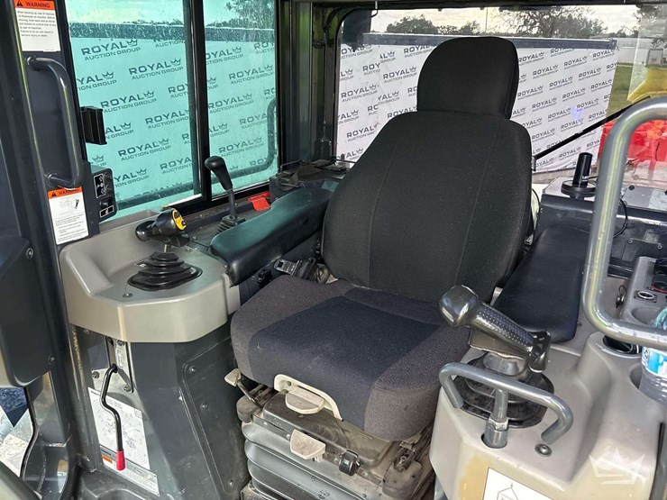 2023-komatsu-d61pxi-24-image-17