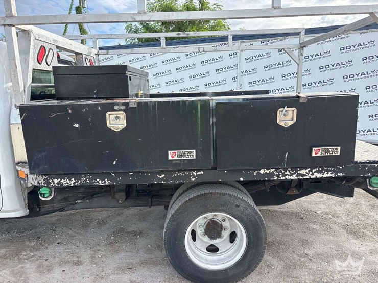 2018-chevrolet-silverado-3500-image-23