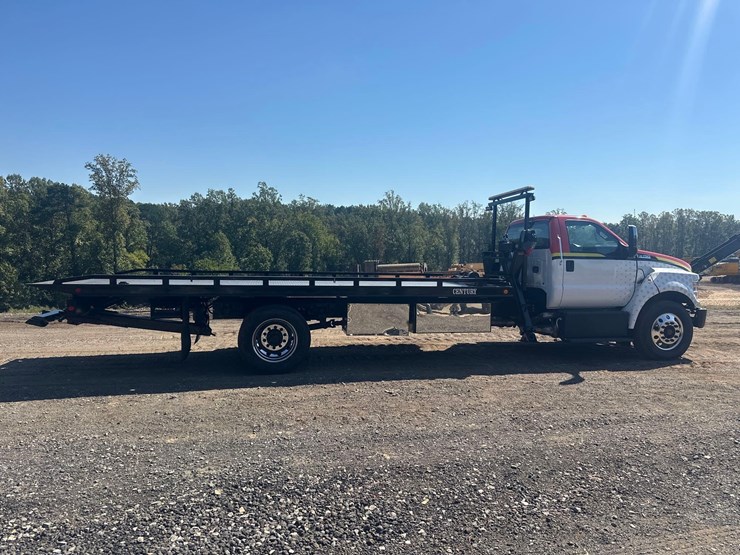 2022-ford-f750-image-16