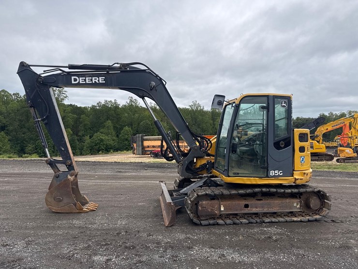 2019-deere-85g-image-2