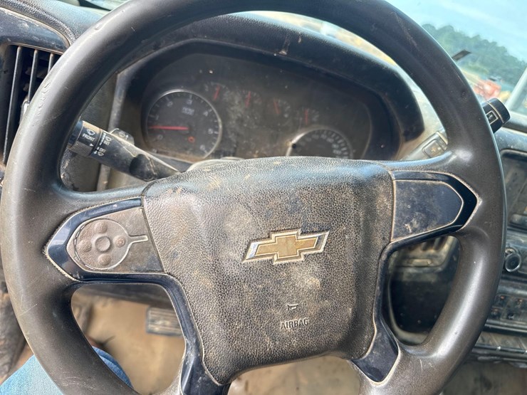 2015-chevrolet-silverado-2500-image-18