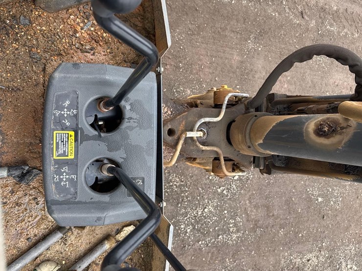 2016-deere-310l-image-28
